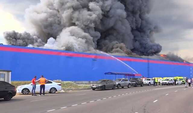 На Новорязанском шоссе в Подмосковье мощный пожар