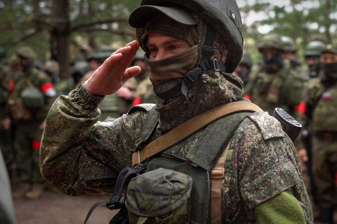 Военные, укрепившие женскую колонию в Курске, получили награды за мужество