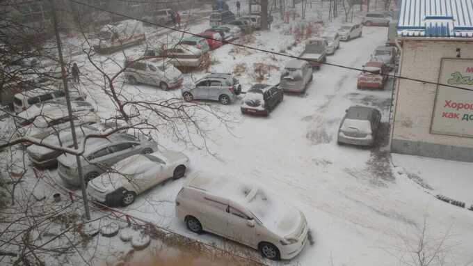 Во Владивостоке снежный коллапс