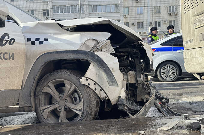 В Казани водитель такси от «Яндекса» наехал на 11 человек на остановке