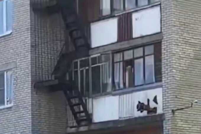 Жителей дома в Подмосковье срочно эвакуировали из-за найденного на балконе подозрительного предмета