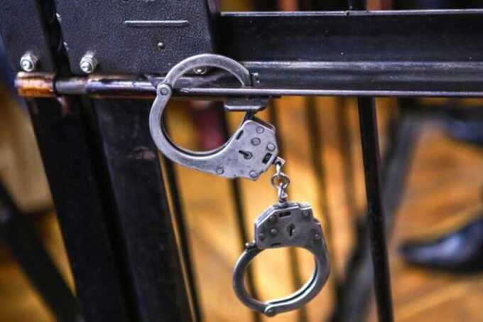 Суд в Санкт-Петербурге приговорил подростков к 6 и 9 годам лишения свободы за поджог электровоза
