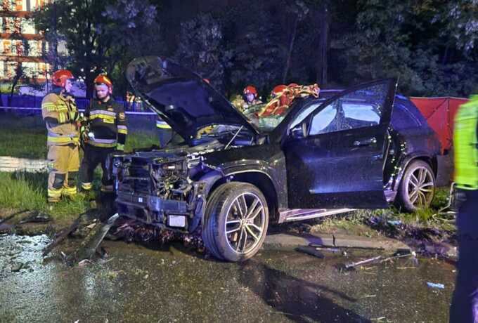 В Варшаве пара попала в аварию на новом Mercedes — дома осталась их трёхлетняя дочь