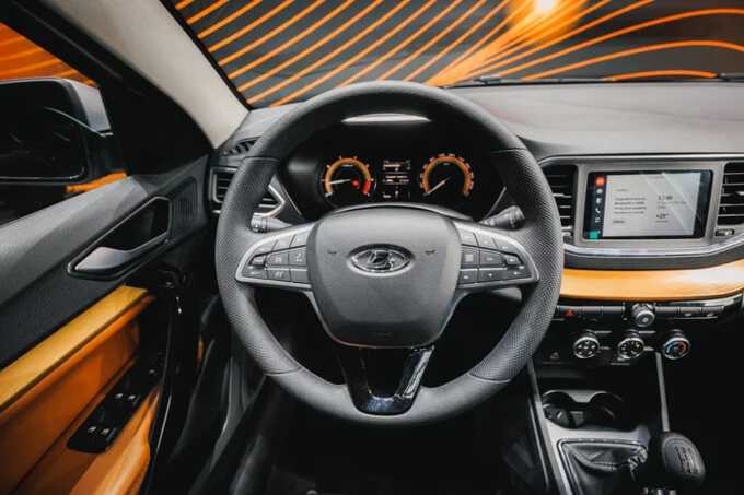 У Lada Vesta руль заблокировался во время движения