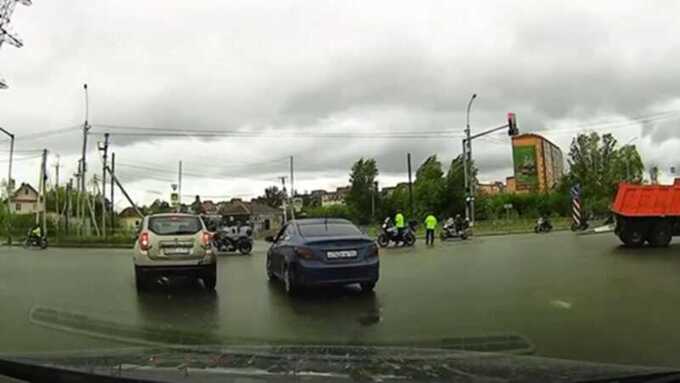 Запугали автовладельцев и сняли видео: розыгрыш мотоциклистов в Новосибирске