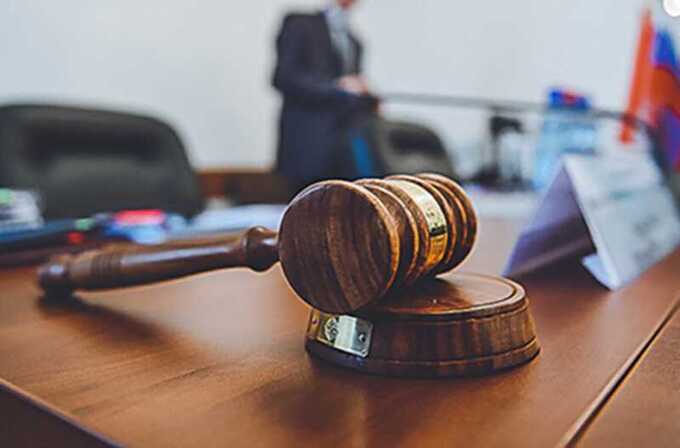 Французский суд приговорил бывшего медика к 20 годам тюрьмы за совершение насилия над сотнями детей