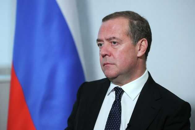 Медведев резко выразился о Зеленском и его окружении