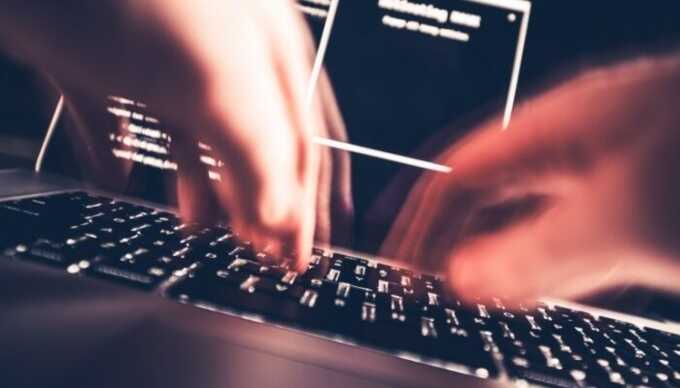 Жители Санкт-Петербурга сообщают о проблемах с мобильным интернетом после атаки беспилотных летательных аппаратов