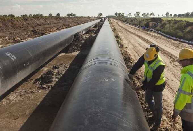 Прибыль российских нефтегазовых компаний сократилась вдвое из-за введённых санкций и снижения цен