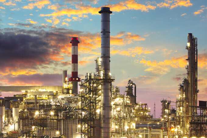 Израильский нефтеперерабатывающий завод прекращает работу после ракетных обстрелов
