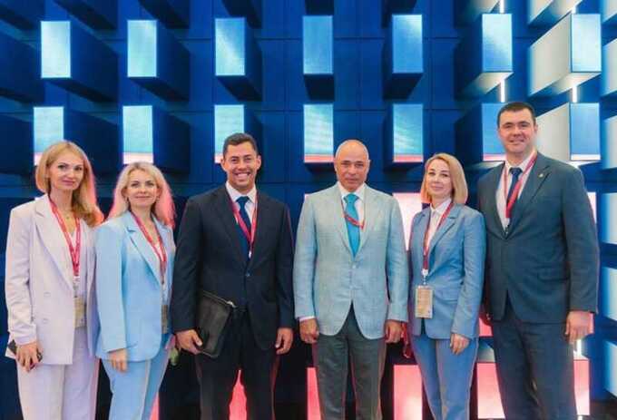 Губернатор Артамонов был замечен на «икорной вечеринке» Альфа-банка в период коррупционных скандалов