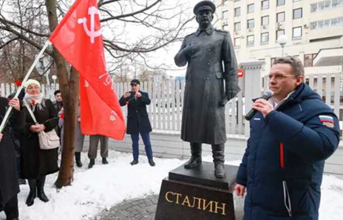 Провал губернатора Филимонова: суд признал сталинский монумент незаконным