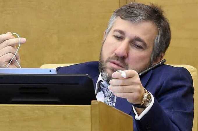 Окружение депутата Аникеева подтвердило, что он руководил незаконной предпринимательской деятельностью