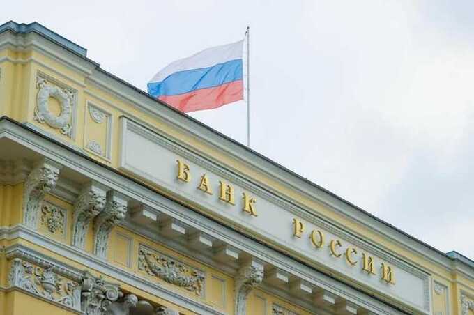 Россияне массово сталкиваются с блокировкой переводов из-за новых регуляций Центробанка