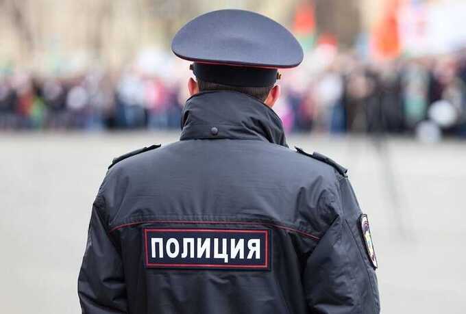 Сомнительный фургон рядом со складом ЦБ вызывает беспокойство у охраны и силовых структур