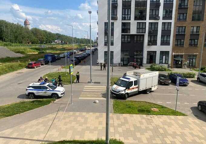 Нетрезвый мужчина угрожал, что взорвет гранату с балкона в Коммунарке