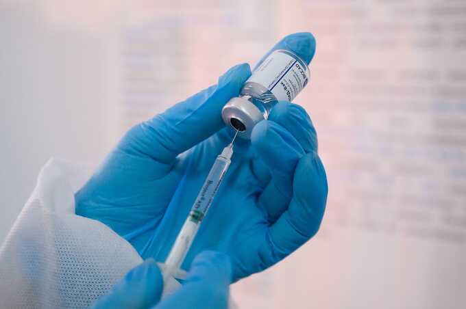 Исследователи выявили воздействие вакцины Pfizer на зрительные функции