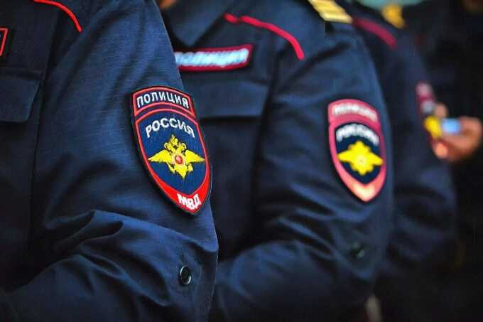 Сотрудники правоохранительных органов проводят обыски в редакции «Baza» и не впускают адвокатов