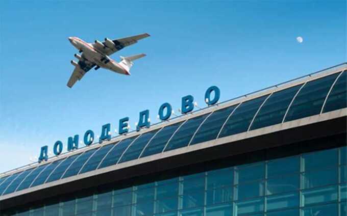 Сотрудники аэропорта Домодедово пожаловались на сокращение зарплат и массовые увольнения