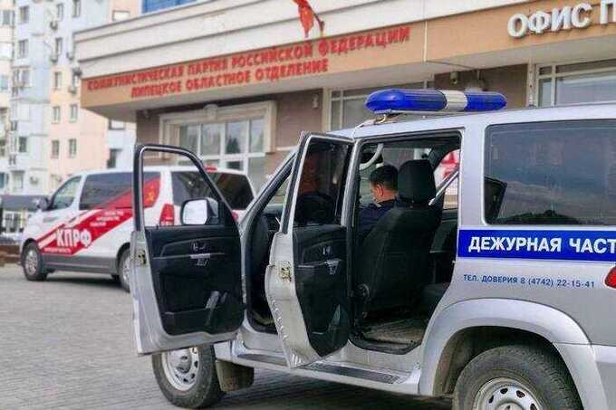 В Липецке сняли баннер со Сталиным с офиса КПРФ через день после установки