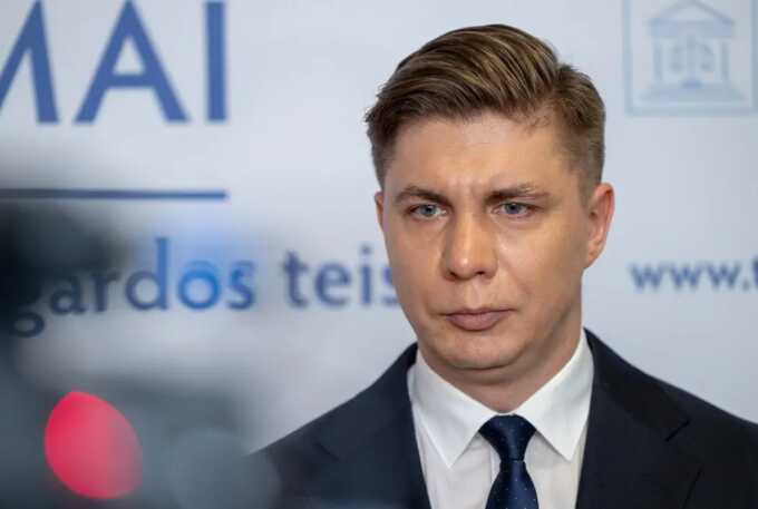 Лидеру правящей партии Литвы отказали в должности премьер-министра из-за приобретения двух телевизоров и пополнения баланса телефона за счет средств общины