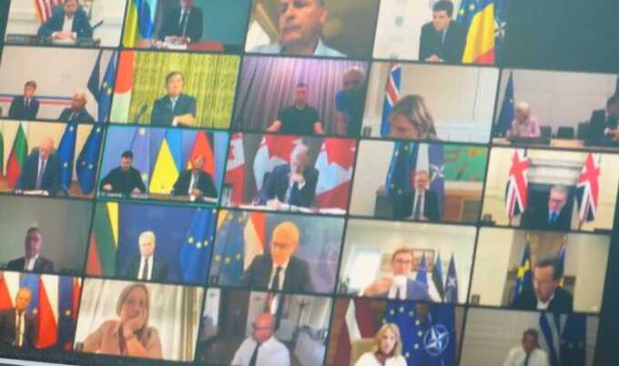 Зеленский продемонстрировал онлайн-встречу с западными лидерами накануне саммита Путина и Трампа